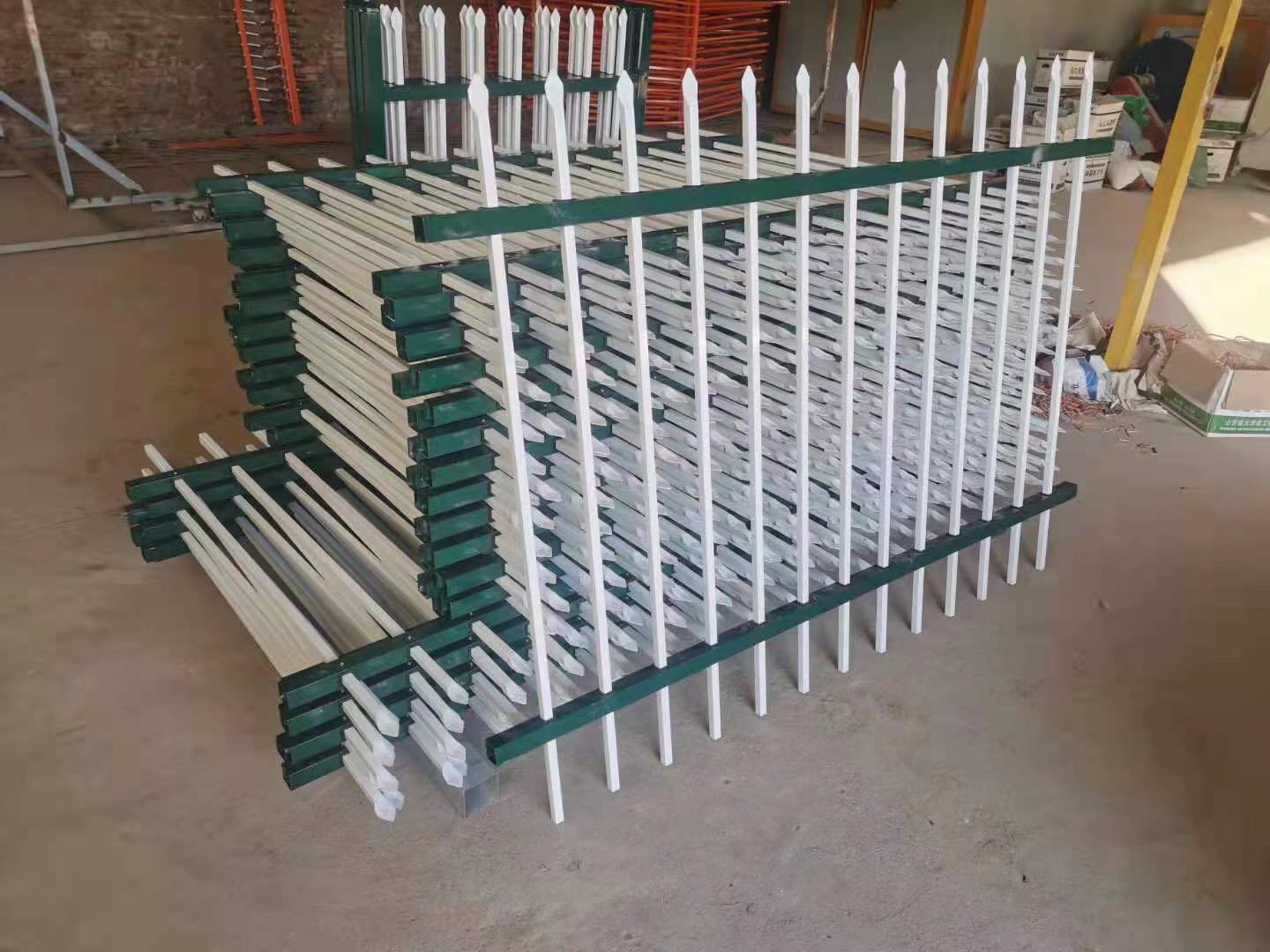 鋅鋼護欄供工廠圍墻使用款式眾多，歡迎選購